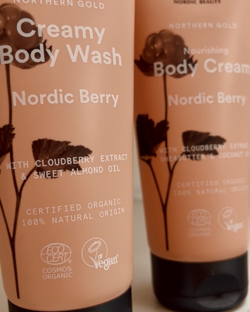 Skandinavisches Design Badezimmer Urtekram Nordic Berry