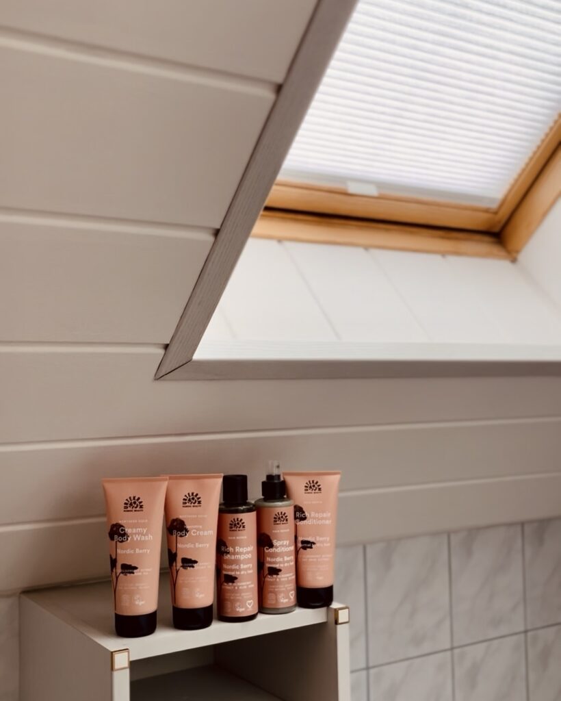 Skandinavisches Design Badezimmer Urtekram Nordic Berry